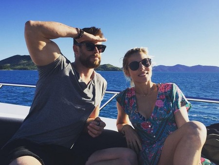 De rupturas nada: Chris Hemsworth desmiente con todo el humor y Paulina Rubio opta por exclusiva