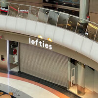 Lefties vende una lámpara (por solo 20 euros) que vas a querer tener en tu mesita de noche