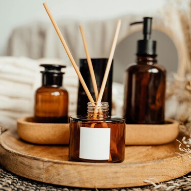 El secreto de los hoteles 5 estrellas: cómo hacer un aromatizante casero en frascos de perfumes vacíos para reutilizarlos