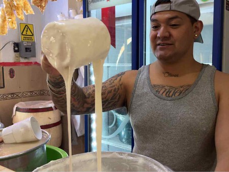 Esta es la pulquería con más de 100 años en CDMX donde puedes encontrar un pulque de fresas con crema que ganó un premio