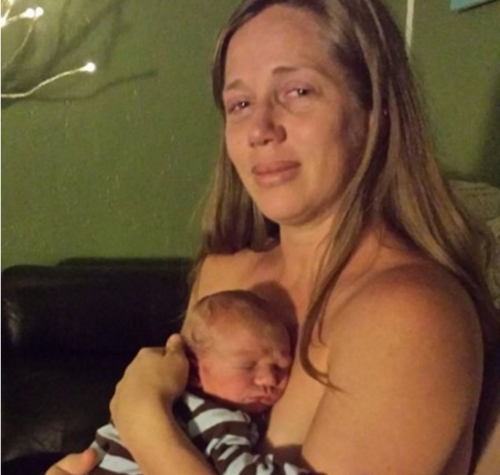 El posparto del que nadie te habla: la foto y la historia de una mujer tres días después del parto, aún sin dormir