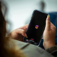 Creíamos que mirar el móvil compulsivamente solo era una pérdida de tiempo. La realidad es que nos está costando la memoria 