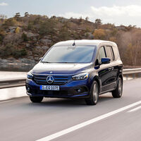 Tres motivos por los que merece la pena este monovolumen compacto eléctrico primo de la Renault Kangoo y dos por los que no tanto