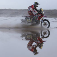 Joan Barreda suma nueva victoria en la décima etapa, tras la sanción de Michael Metge