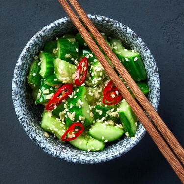 Esta ensalada sabe a sushi, pero es mucho más saludable y se hace en cinco minutos