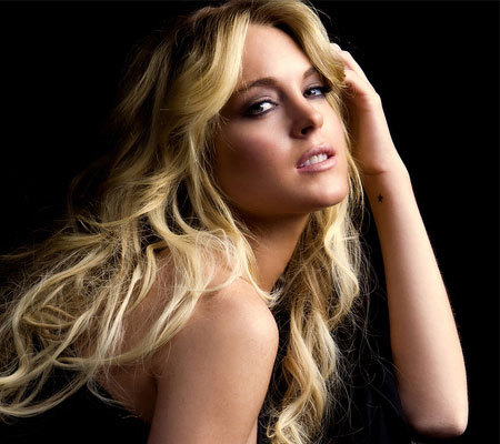 Lindsay Lohan carga contra la policía