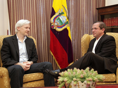 Después de más de cinco años de asilo, Ecuador busca resolver el caso de Julian Assange por encontrar insostenible la situación