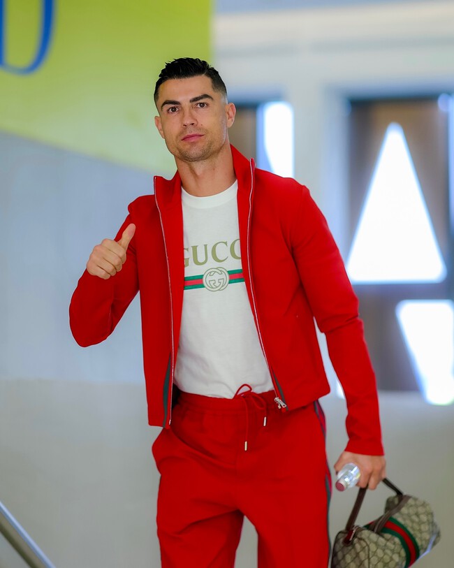 Cristiano Ronaldo Ha Llevado Dos Relojes A La Vez Pero Uno De Ellos Es Una Joya Con Cronografo Y Diamantes Que Revive Un Clasico De La Joyeria