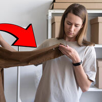 Cuesta menos de 20 pesos, lo vende cualquier tienda y le quita todo el pelo y pelusas a tu ropa 