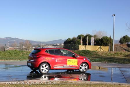 Frenada en curva con neumáticos de invierno Goodyear