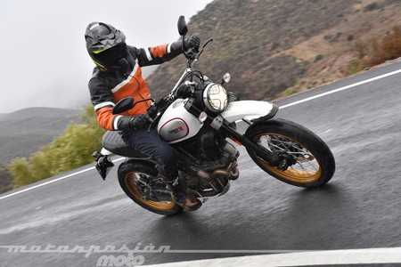 Ducati Scrambler Desert Sled 2017 000