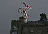 Dany Torres tercero en el castillo de Slane