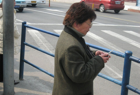 Señora con smartphone