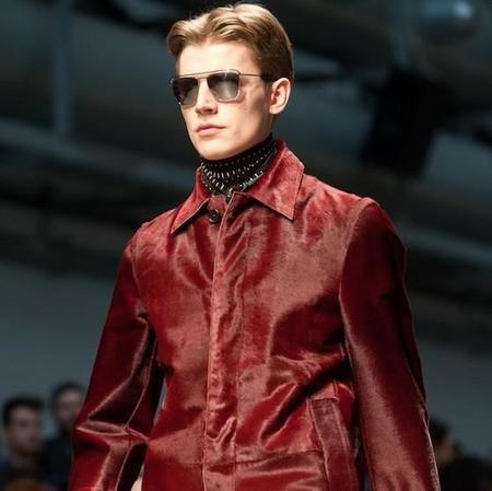 Como los buenos vinos: El burgundy se convierte en el color elegante de la temporada