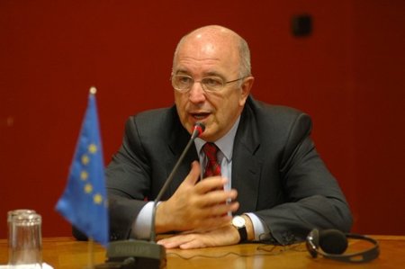 Almunia altera la agenda de Neelie Kroes sobre Neutralidad