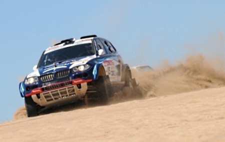 Al Attiyah contraataca, Carlos Sainz mantiene el liderato