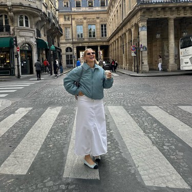 Decathlon se prepara para la lluvia con estilo gracias a esta chaqueta waterproof color verde ceniza