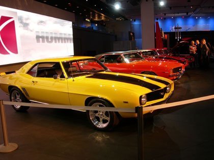 Camaros clásicos en la presentación del Camaro Concept