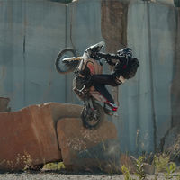 Pol Tarrés se pasa las leyes de la física con una Yamaha Ténéré 700 en este impresionante vídeo de 17 minutos