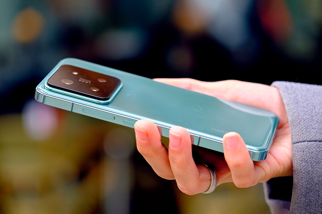 El CEO de Xiaomi se interesó por los iPhone "Mini" y la respuesta de los usuarios fue rotunda: aún hay esperanza para los móviles pequeños 