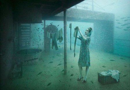 El fotógrafo Andreas Franke expone su obra en un buque de guerra hundido