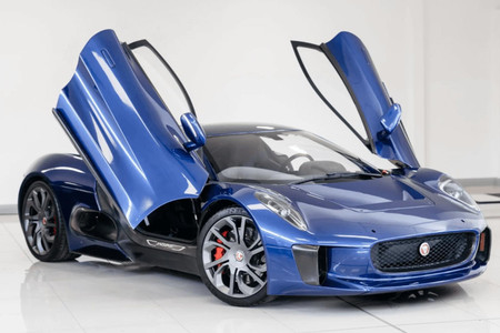 Este Jaguar C-X75 que apareció en la película “Spectre” puede ser tuyo, si no te importa que esté un poco modificado