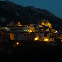 Encantador de día, refugio de perros vampiro por la noche: así es este bonito pueblo de Tarragona