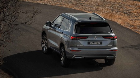 Mitsubishi Outlander PHEV 2025