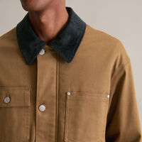 Las rebajas finales traen a mitad de precio la chaqueta acolchada con más estilo y versátil de esta primavera