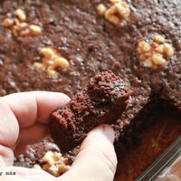 Brownies caseros de chocolate y nueces. Receta fácil y rica para hacer con niños