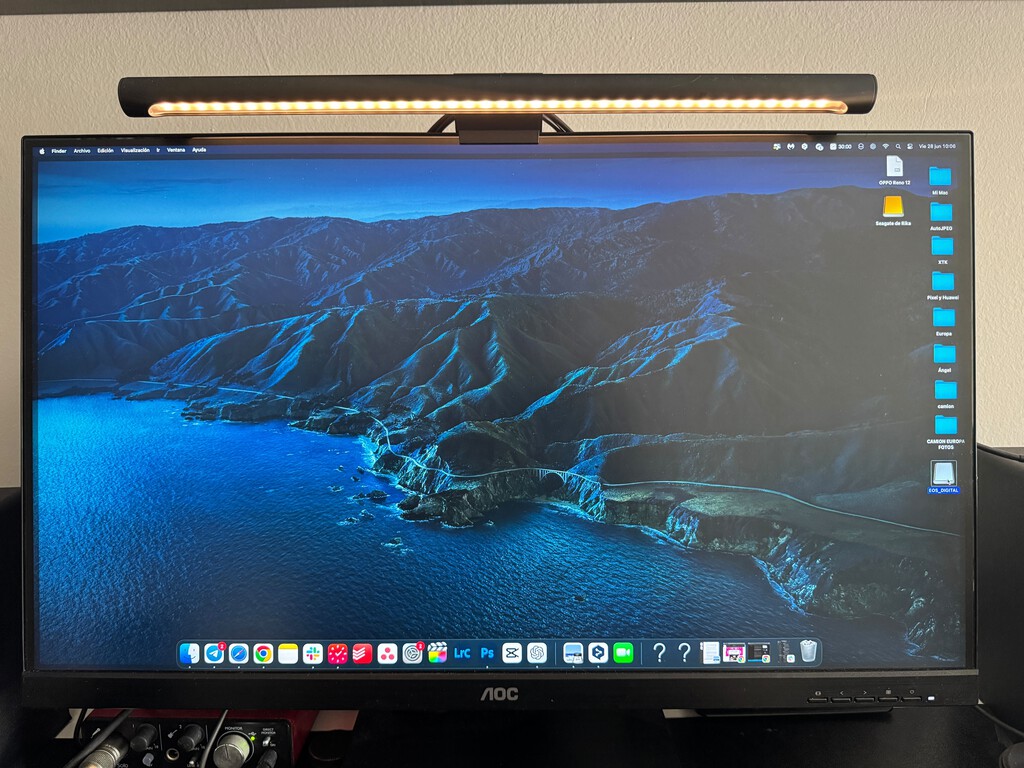 Me han regalado una lámpara LED para monitor y ya no puedo vivir sin ella. Así está mejorando cómo trabajo 