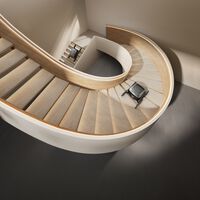 El robot aspirador que sube escaleras ya tiene truco: lo que llega a España no es un aspirador, sino su transporte