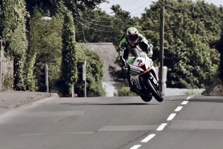 ¡Agárrate! Aquí va el primer trailer del Tourist Trophy 2018 y los horarios de las carreras
