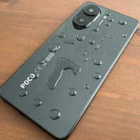 Si fuese a comprar ahora mismo un móvil, sin duda este sería uno de los candidatos. Es de Xiaomi y su batería es de 6.000 mAh