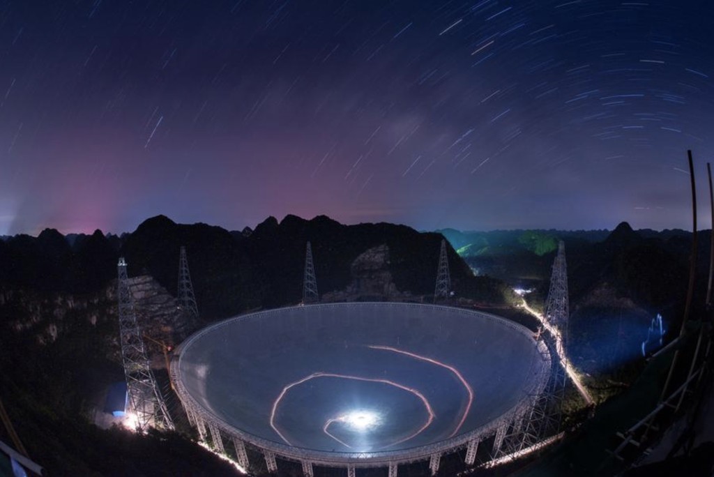 El gigantesco telescopio de 500 metros de China terminó sus pruebas y ya está listo para buscar pistas sobre el origen del universo