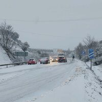 La borrasca Kristin está haciendo estragos en Madrid: la A-6 está cortada y hay problemas en las carreteras y en las líneas de tren