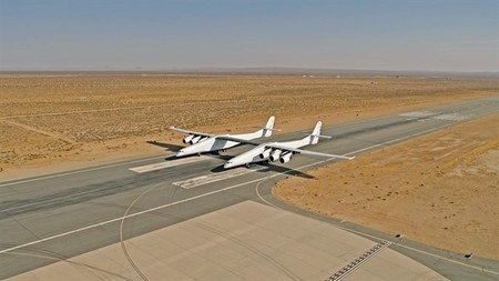 Contempla en movimiento el gigantesco avión Stratolaunch en este vídeo