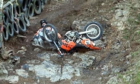 Cuando el truco está en lanzar tu moto contra la meta