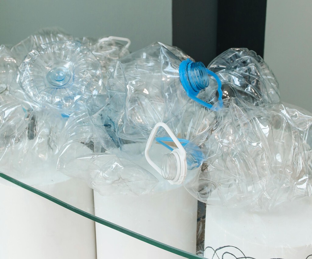 Antes tiraba las garrafas gastadas de agua, ahora me he dado cuenta de que puedo transformarlas en preciosas cestas decorativas 