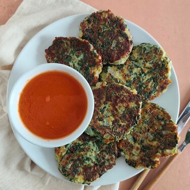 Tortitas de espinacas y queso al estilo mexicano, la receta más fácil para colar verdura en la mesa 