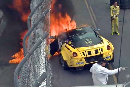 Este 599 es el primer Ferrari de la Fórmula Drift, y verlo arder en su debut es puro dolor