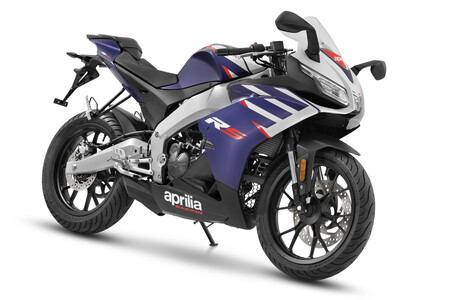 Las nuevas Aprilia RS 125 y Tuono 125 llegan más deportivas, con motor más potente y desde 4.999 euros