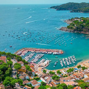 Era uno de los pueblos pesqueros más bonitos de la Costa Brava, pero el turismo lo ha convertido en un parque temático para viajar en camper 