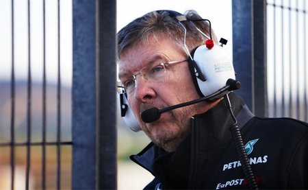 A Ross Brawn le preocupan posibles lagunas en el reglamento sobre los escapes de 2012