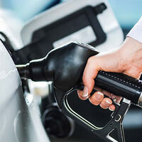 Estados Unidos quiere abaratar los autos a gasolina haciéndolos más gastalones. No lo parece, pero la peor parte se la lleva el consumidor