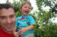 La foto de tu bebé: cerezas y risas