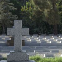 Enterrar a un ser querido es caro. Algunos cementerios ya empiezan a ofrecer una alternativa: abono para las plantas