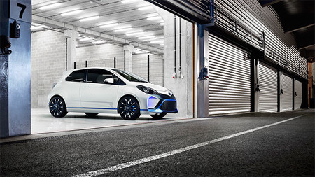 Toyota Yaris Hybrid R