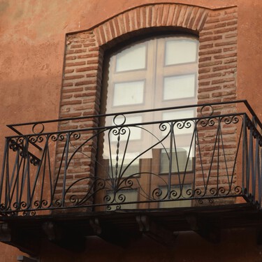 Quién tiene la obligación de reparar las barandillas de balcones y terrazas en una comunidad de vecinos, según la Ley de Propiedad Horizontal