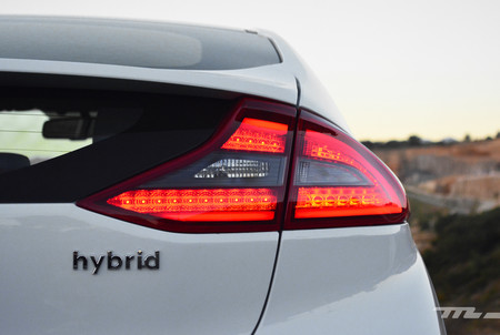 Hyundai Ioniq 17